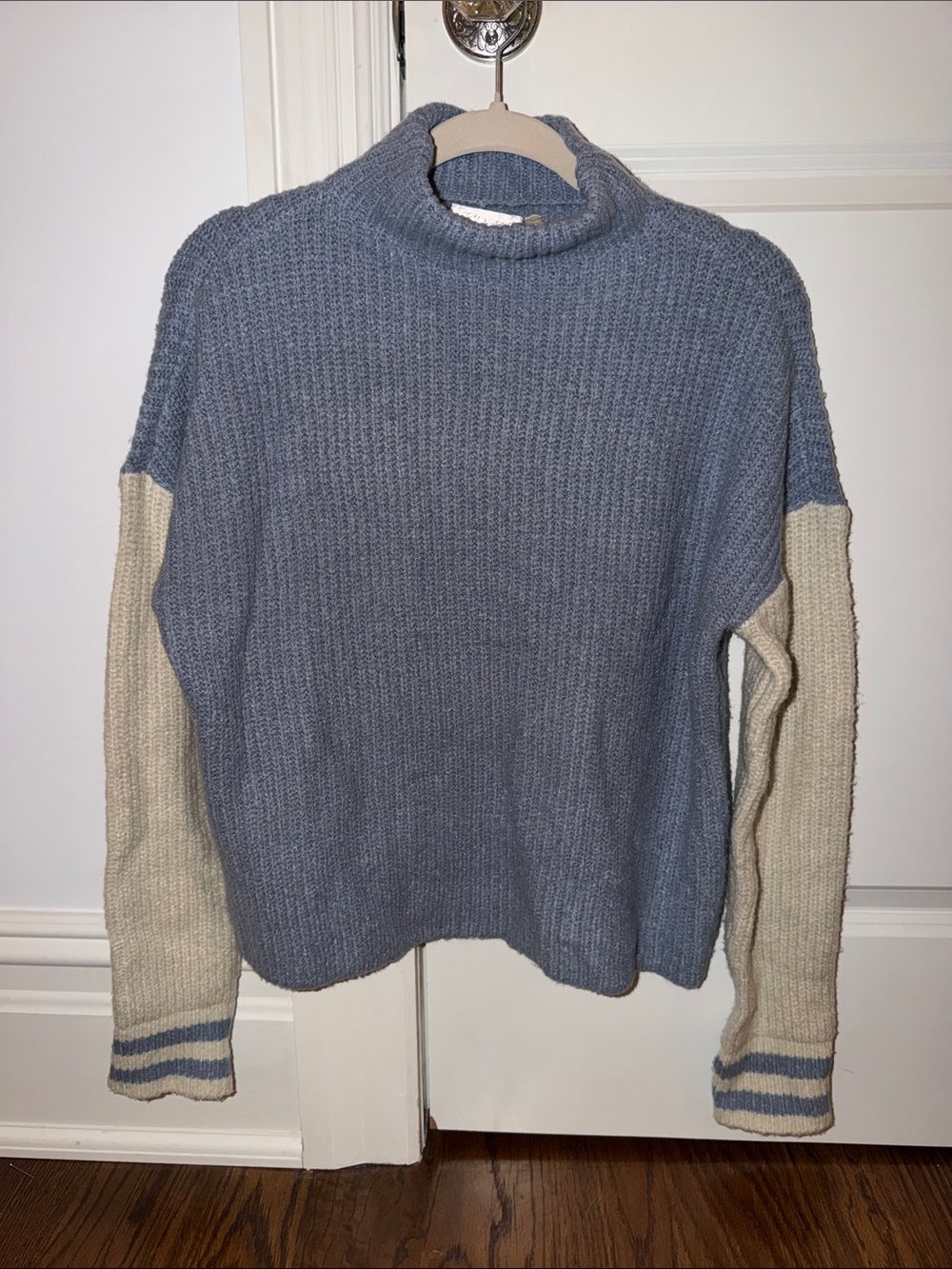 RD Style Blue and Cream Colorblock Turtleneck Sweater